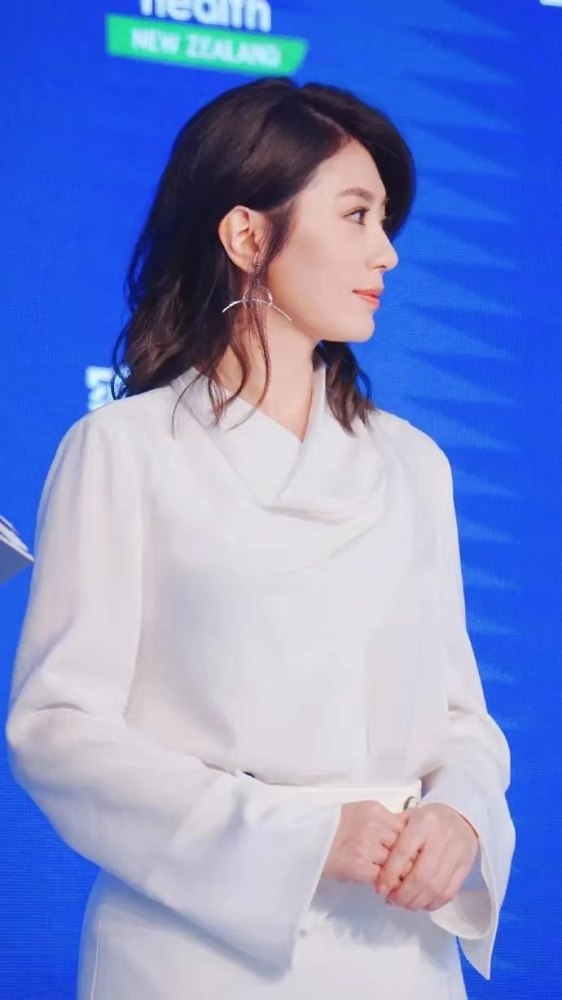 賈靜雯最新發(fā)型圖片，時(shí)尚變遷與個(gè)人觀(guān)點(diǎn)解析