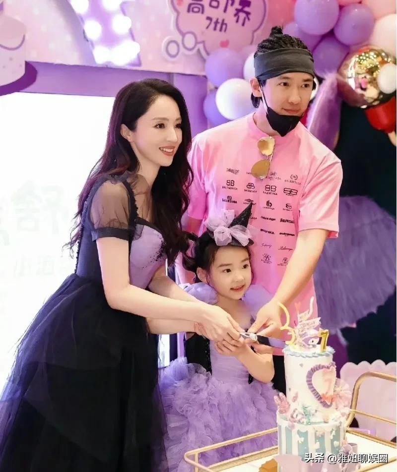 高云翔最新圖片，學(xué)習、變化與自信的舞臺風(fēng)采展示