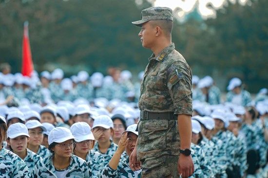 最新軍旅歌曲2024，軍歌嘹亮，情義永恒