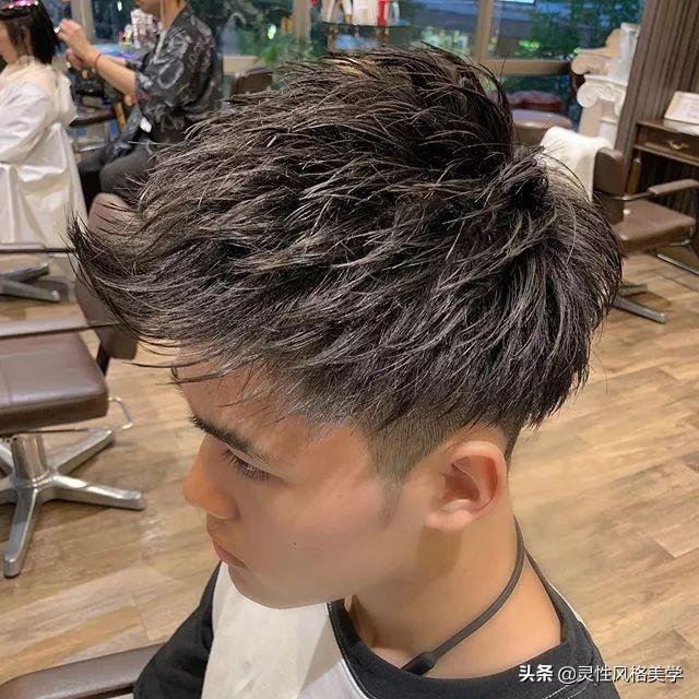 男性最新發(fā)型，心靈與自然的時(shí)尚之旅