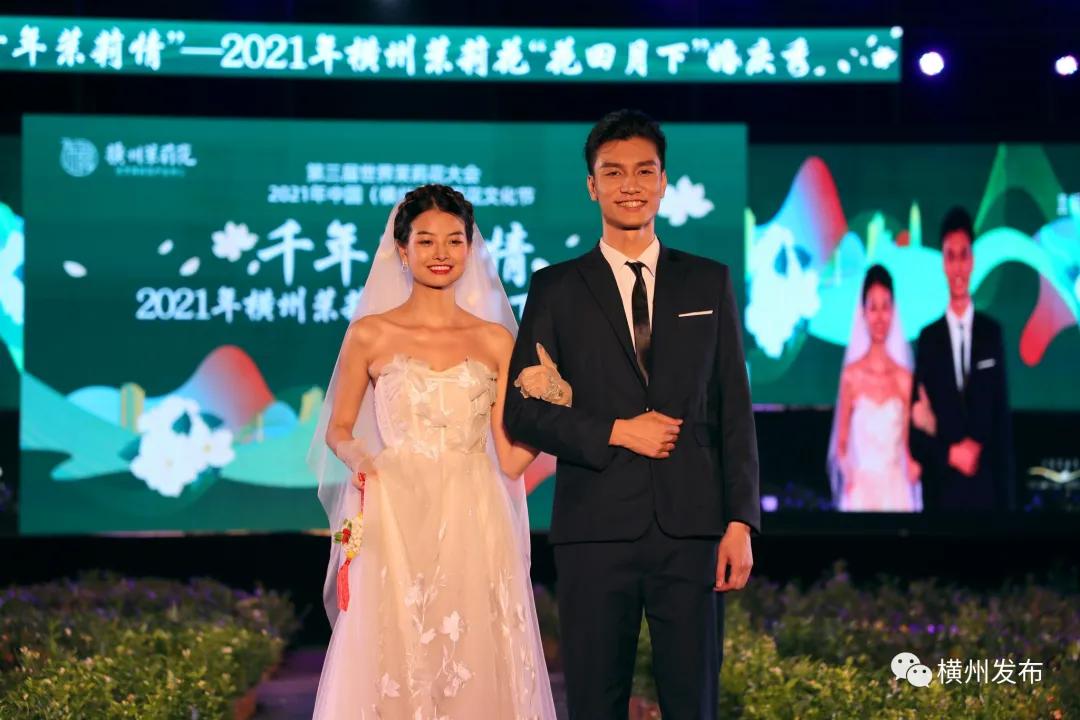 花田月下，友情的綻放與心靈的陪伴最新章節