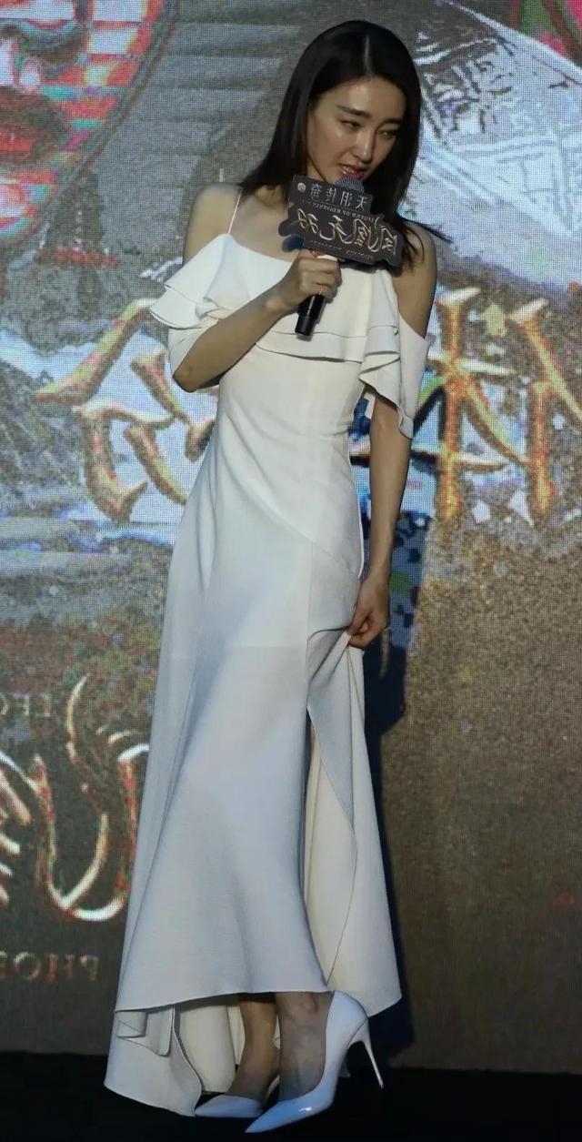 王麗坤最新發(fā)布會(huì )驚艷亮相，星光閃耀的瞬間