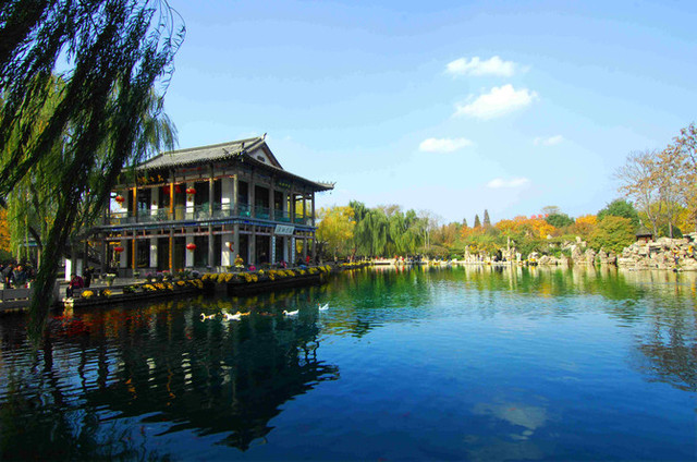 大明湖深度游，巷弄美食秘境探索