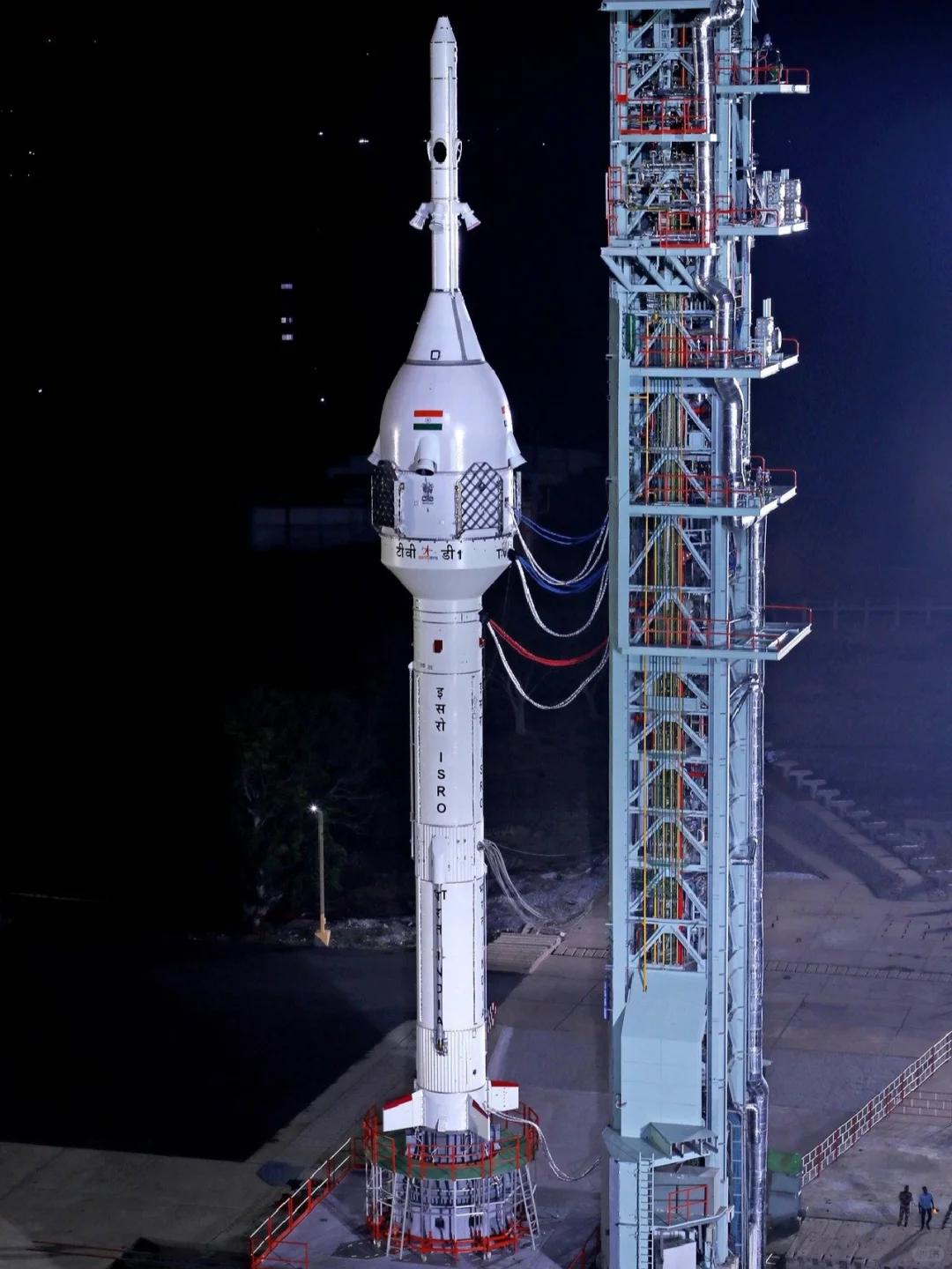 最新衛星火箭，雙刃劍效應下的發(fā)展觀(guān)點(diǎn)解析