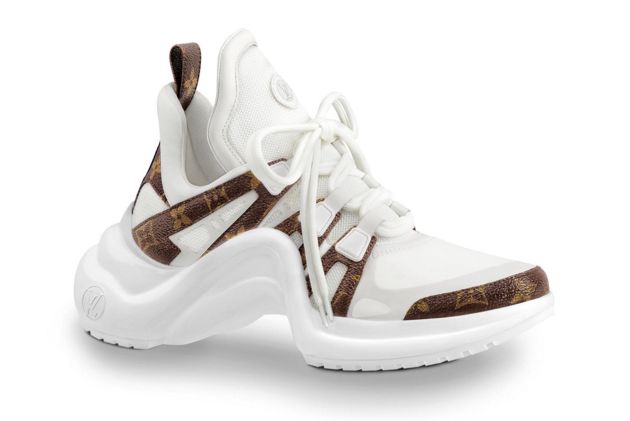 最新款LV女鞋登場(chǎng)，時(shí)尚巔峰之作閃耀亮相