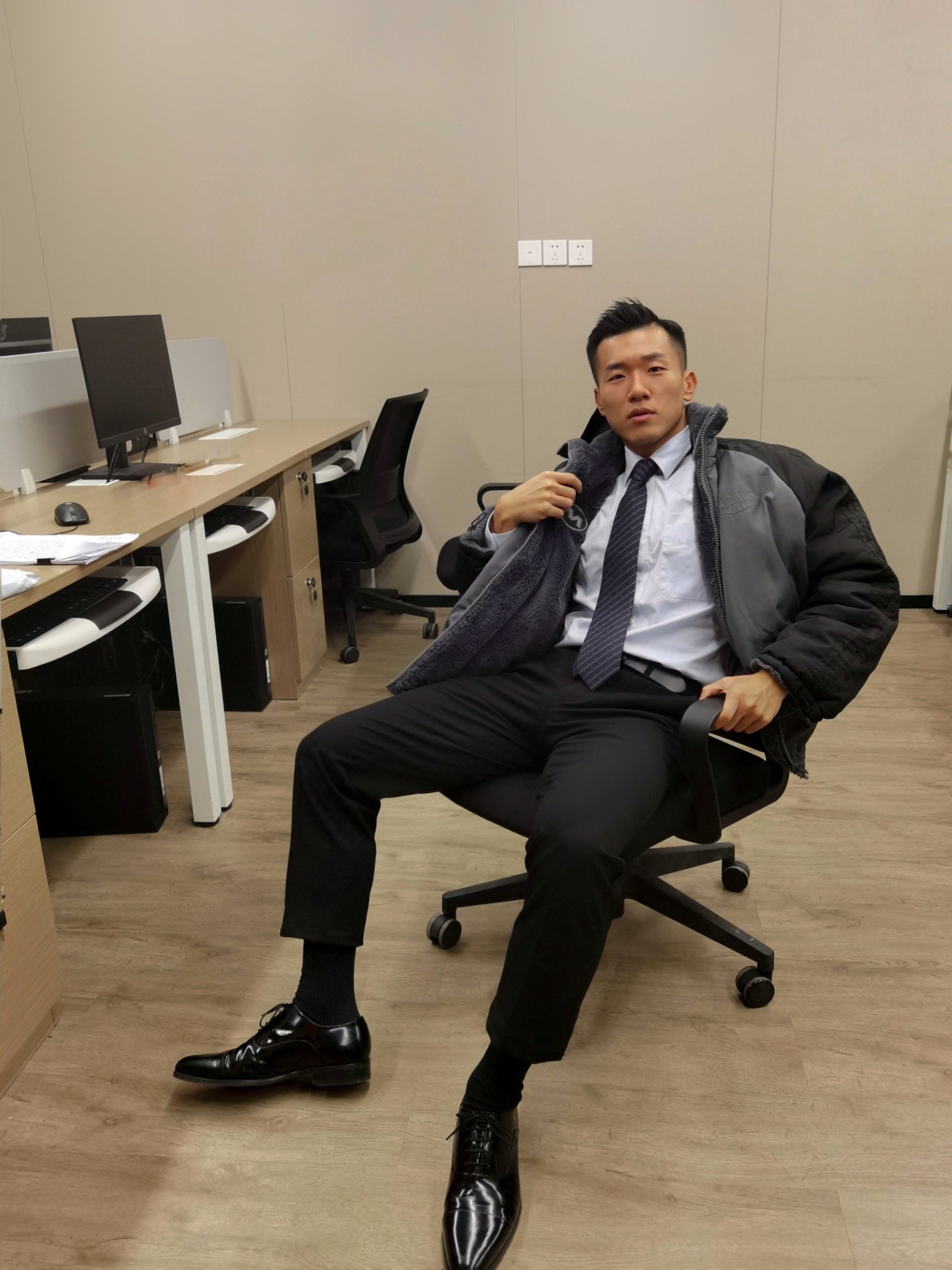 呆叔最新風(fēng)采，新晉時(shí)尚偶像引領(lǐng)潮流新風(fēng)尚