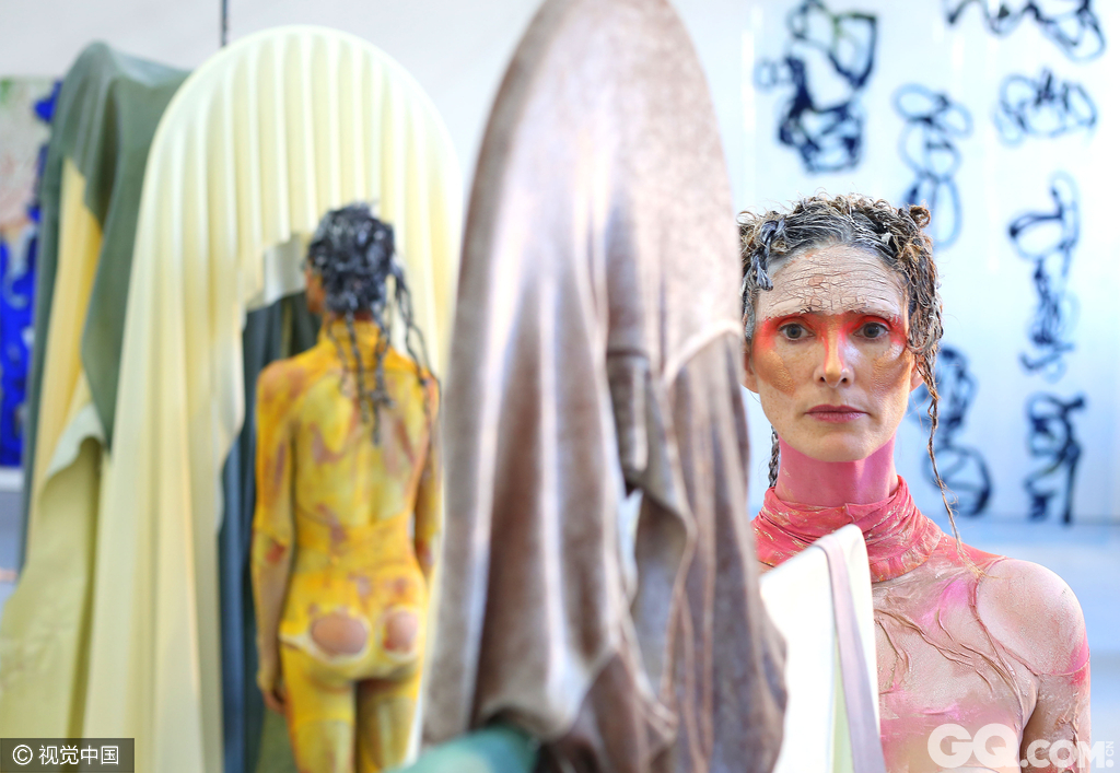 最新人體藝術(shù)展示，小巷深處的藝術(shù)秘境探索