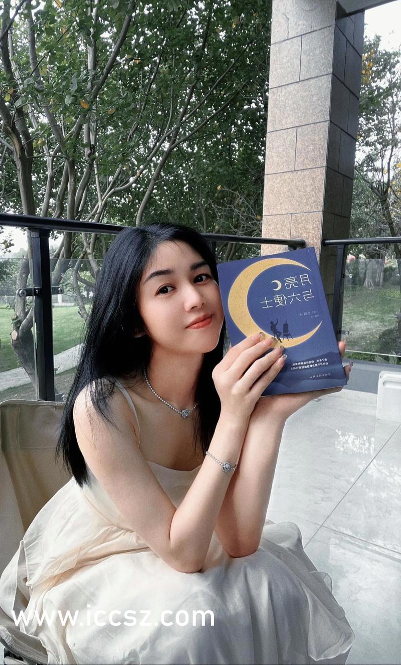 科技與藝術(shù)交融，動(dòng)漫美女脫光衣服的全新體驗