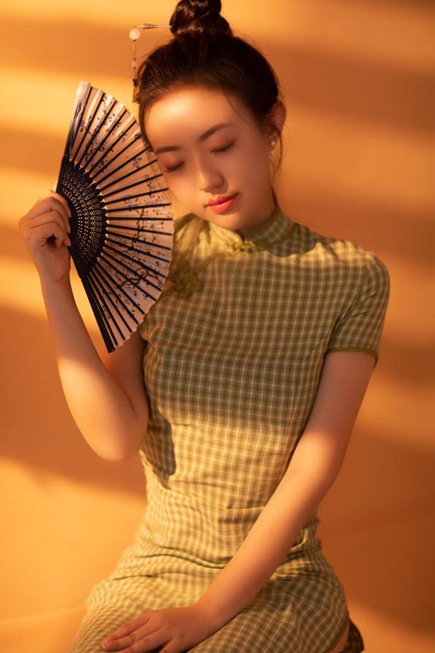 女演員古箏，與自然美景的邂逅，探尋內心平和之聲