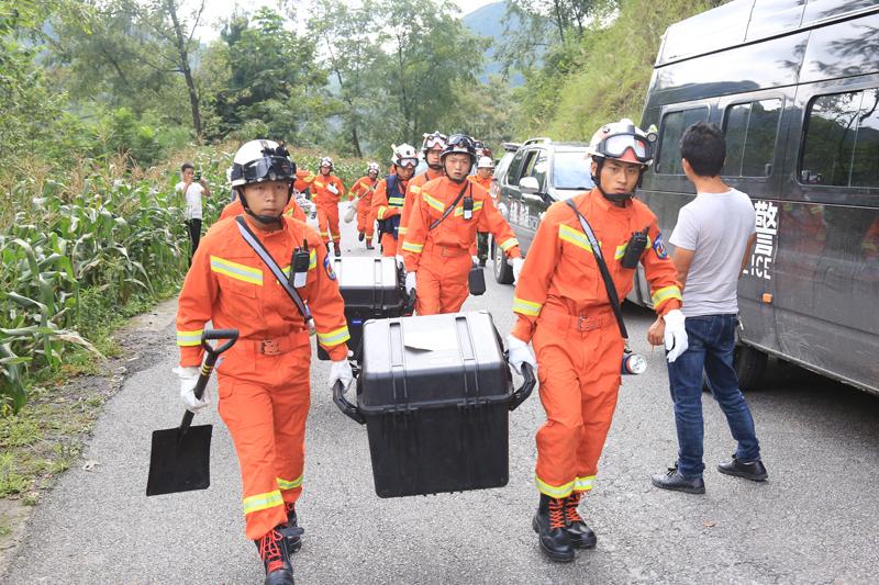 納雍山體滑坡最新消息，探秘滑坡背后神秘角落的小巷特色小店