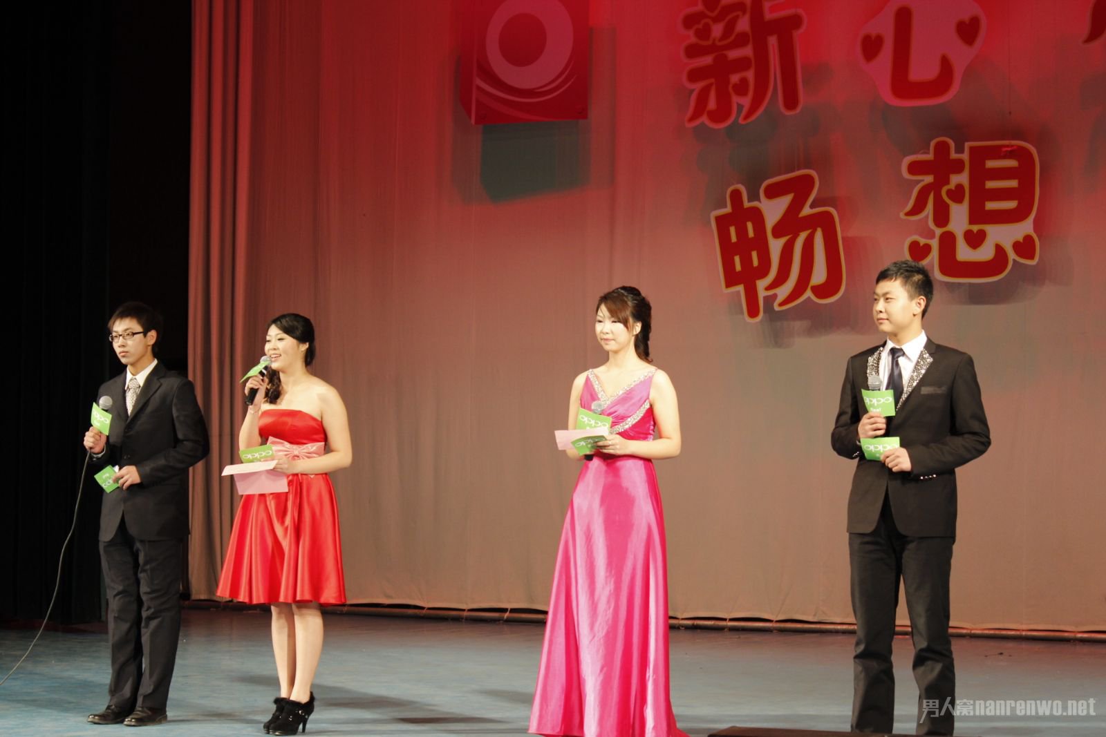 引領(lǐng)時(shí)代風(fēng)尚的舞臺之韻，最新主持詞精選集