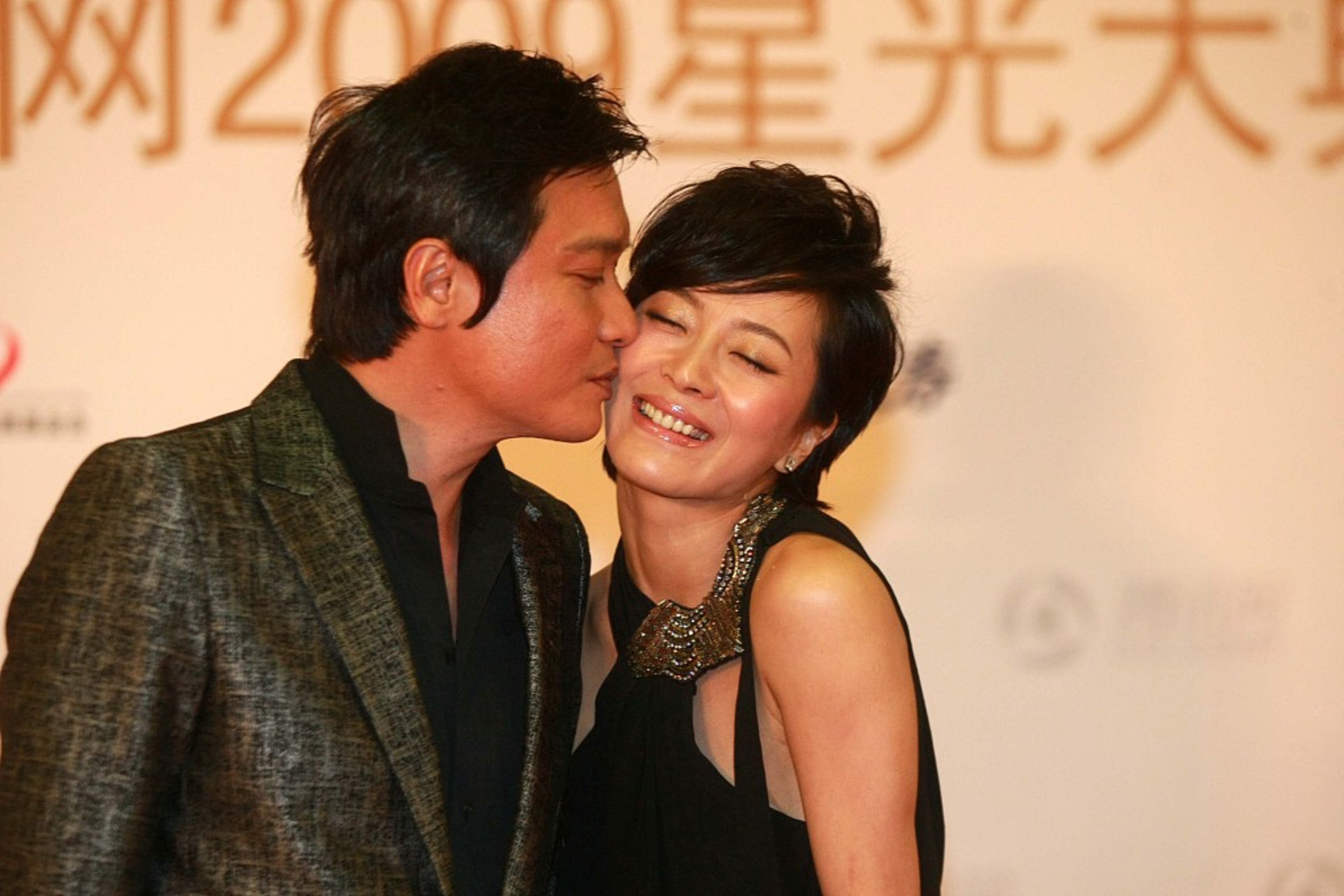 羅嘉良蘇巖最新視頻，聚焦二人世界，熒幕內外的故事探索