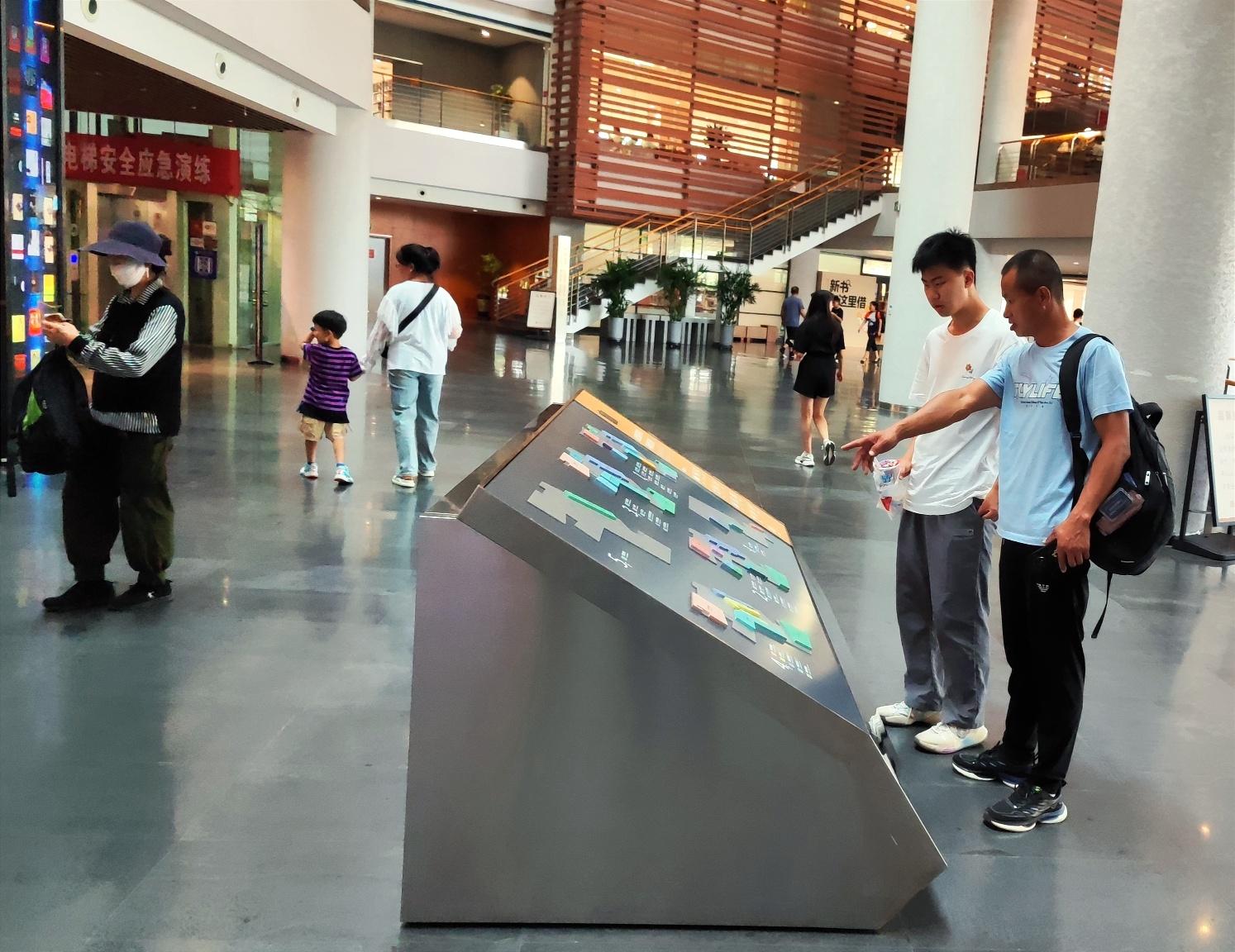 最新圖書(shū)信息，價(jià)值與爭議并存的影響探討