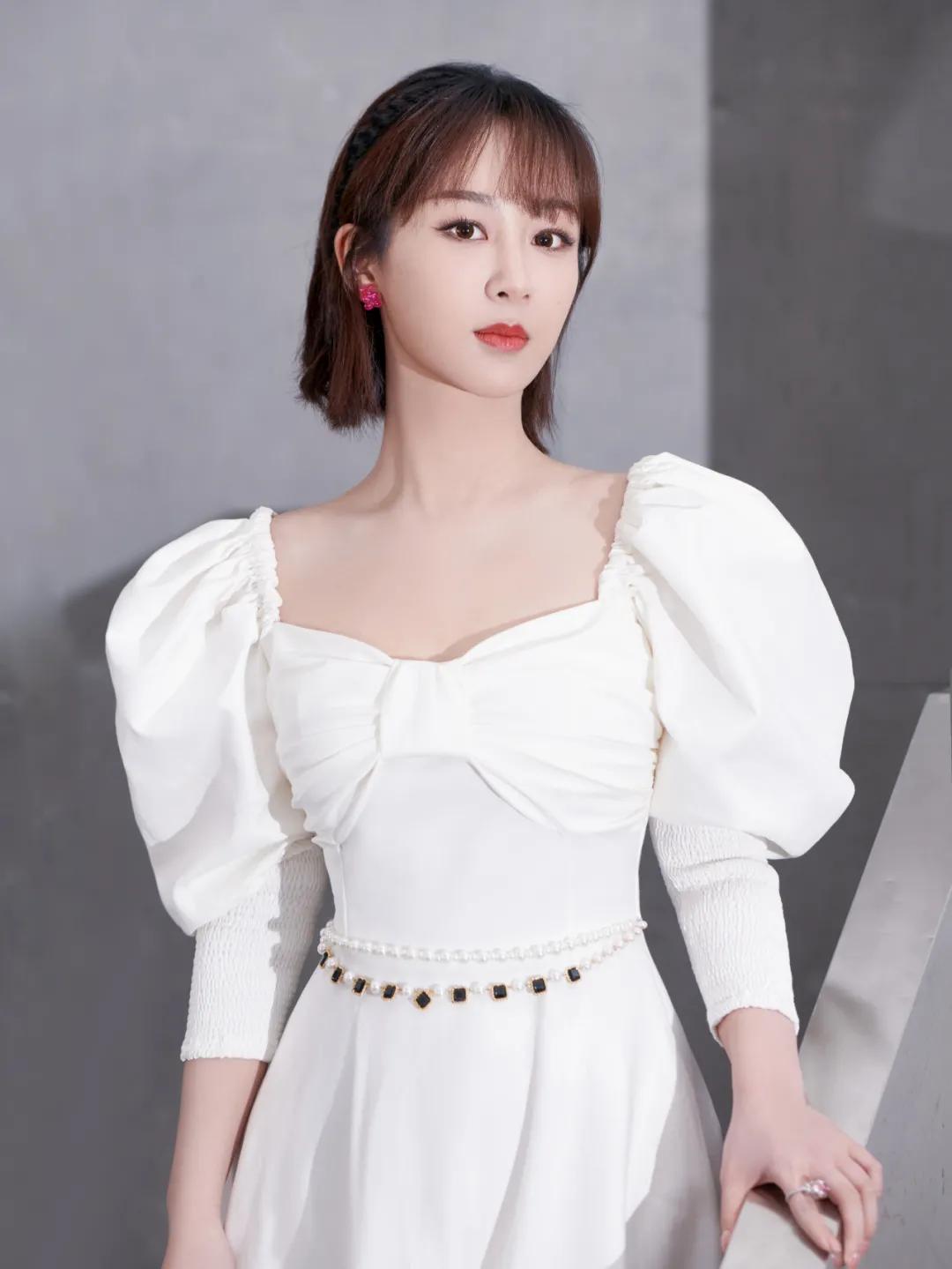 楊紫短發(fā)新潮流，時(shí)尚造型指南與打造技巧