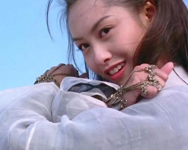 朱茵2025最新照片，公眾視角下的觀(guān)點(diǎn)碰撞與個(gè)人立場(chǎng)展現