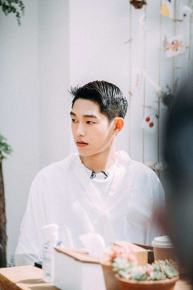 王鏘，時(shí)尚潮流的引領(lǐng)者最新動(dòng)態(tài)