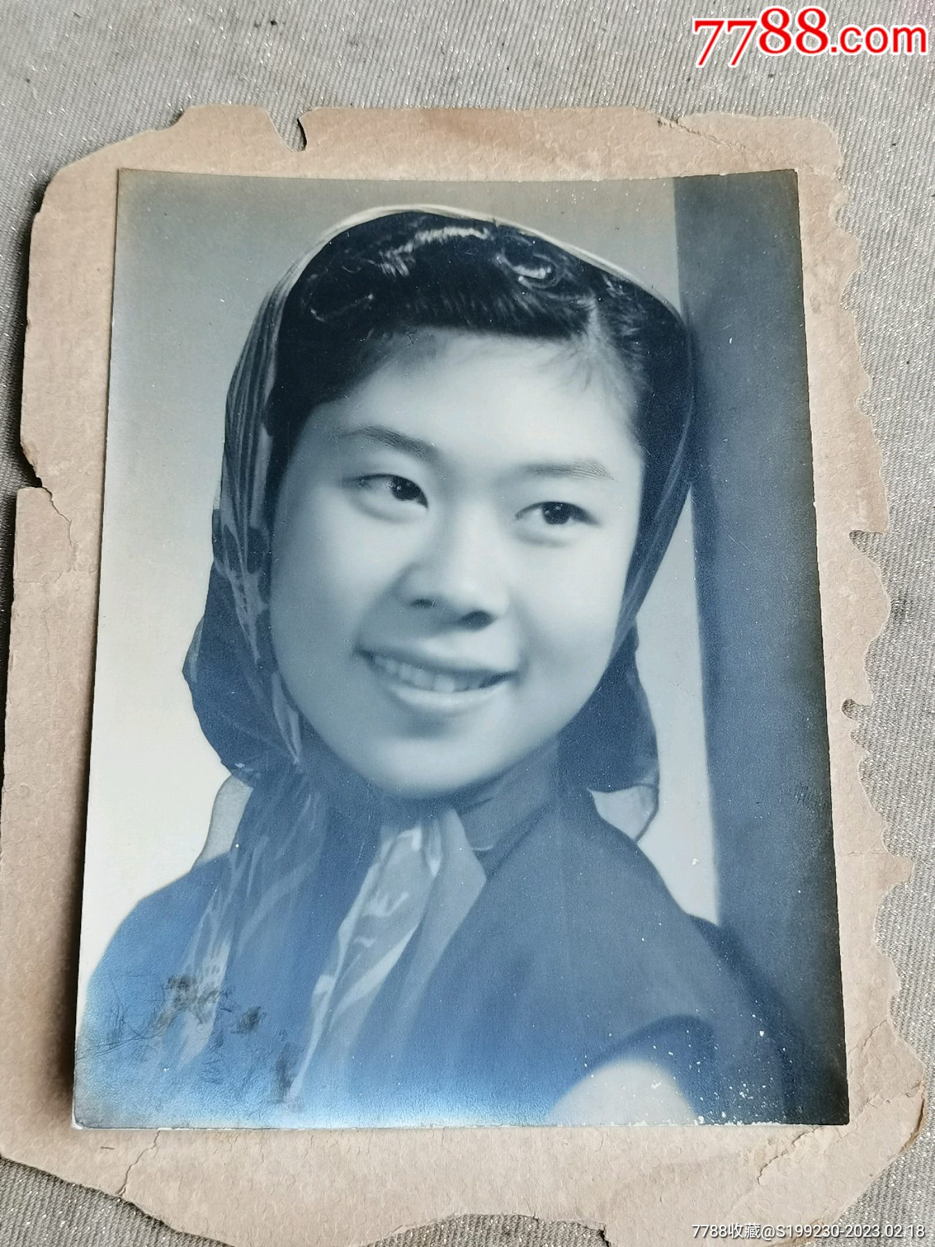 美女老照片的魅力，歷久彌新，時(shí)光見(jiàn)證美麗風(fēng)采