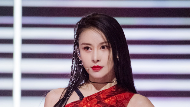 浪姐最新淘汰名單，變化中成長(cháng)，自信成就輝煌之路